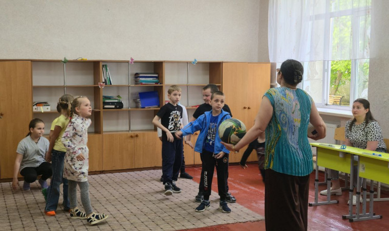 В пришкольном лагере «Солнышко» на базе ГБУ ОО ЗО «СОШ №6» г.Бердянск прошла акция, посвящённая Дню защиты детей..